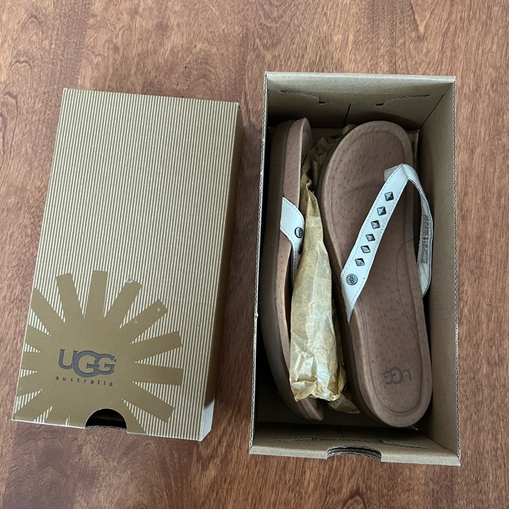 UGG SADIE sandals size 6